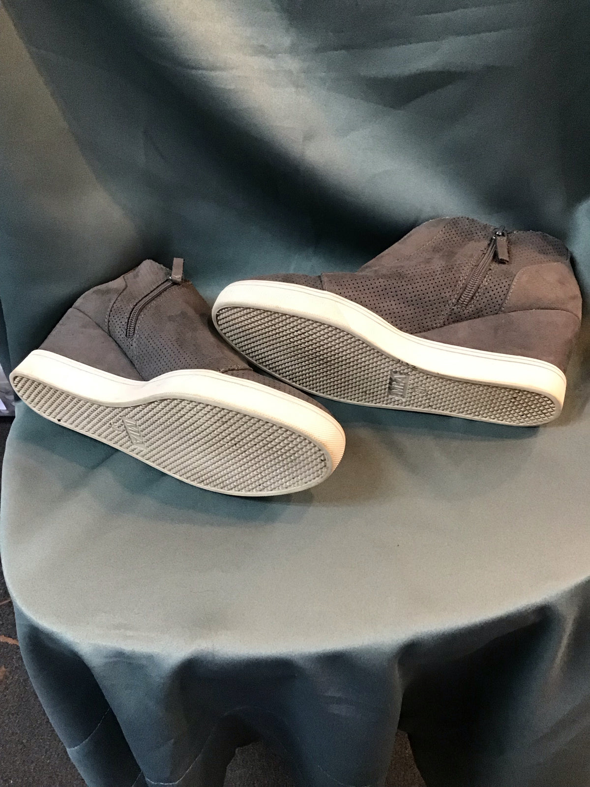 MIA SNEAKERS