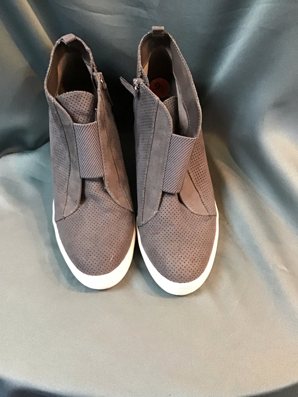 MIA SNEAKERS