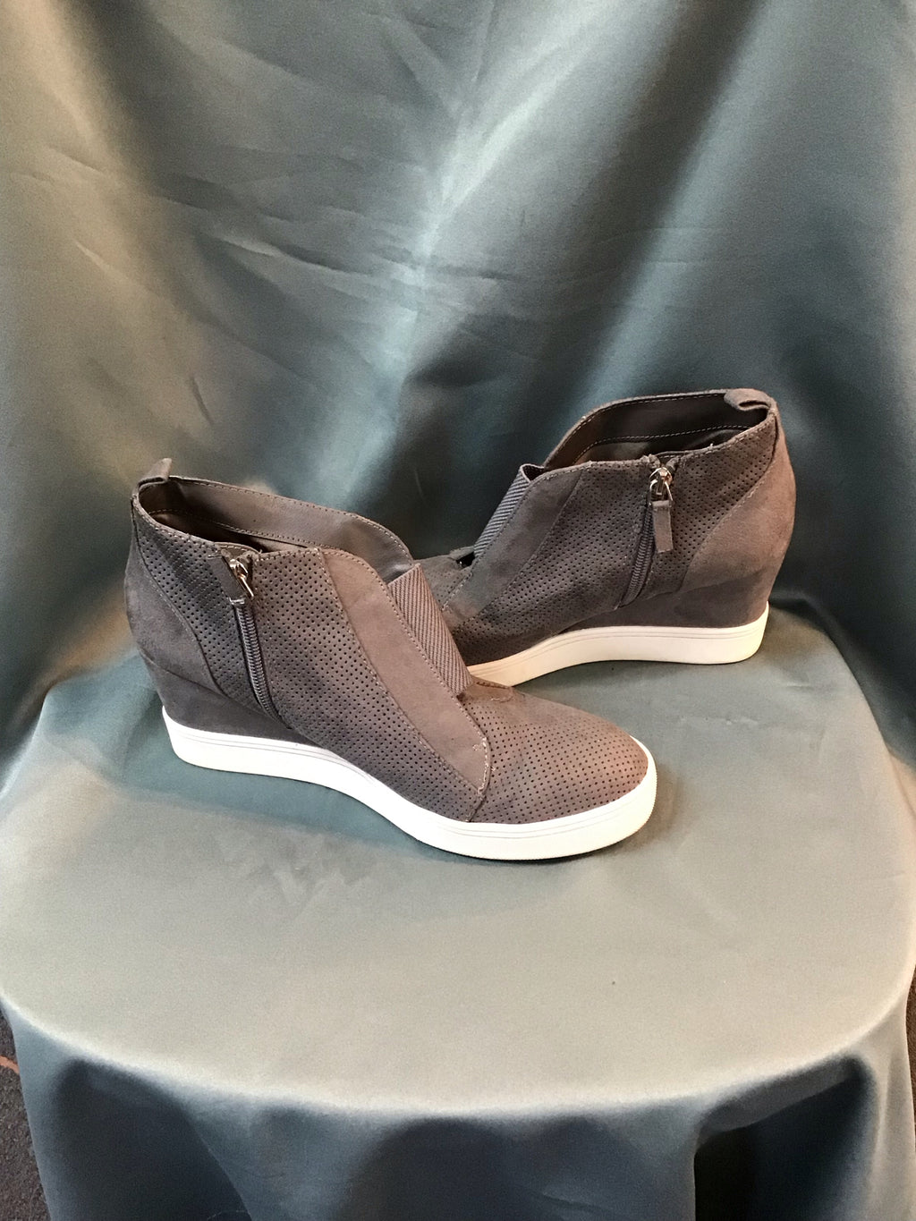 MIA SNEAKERS